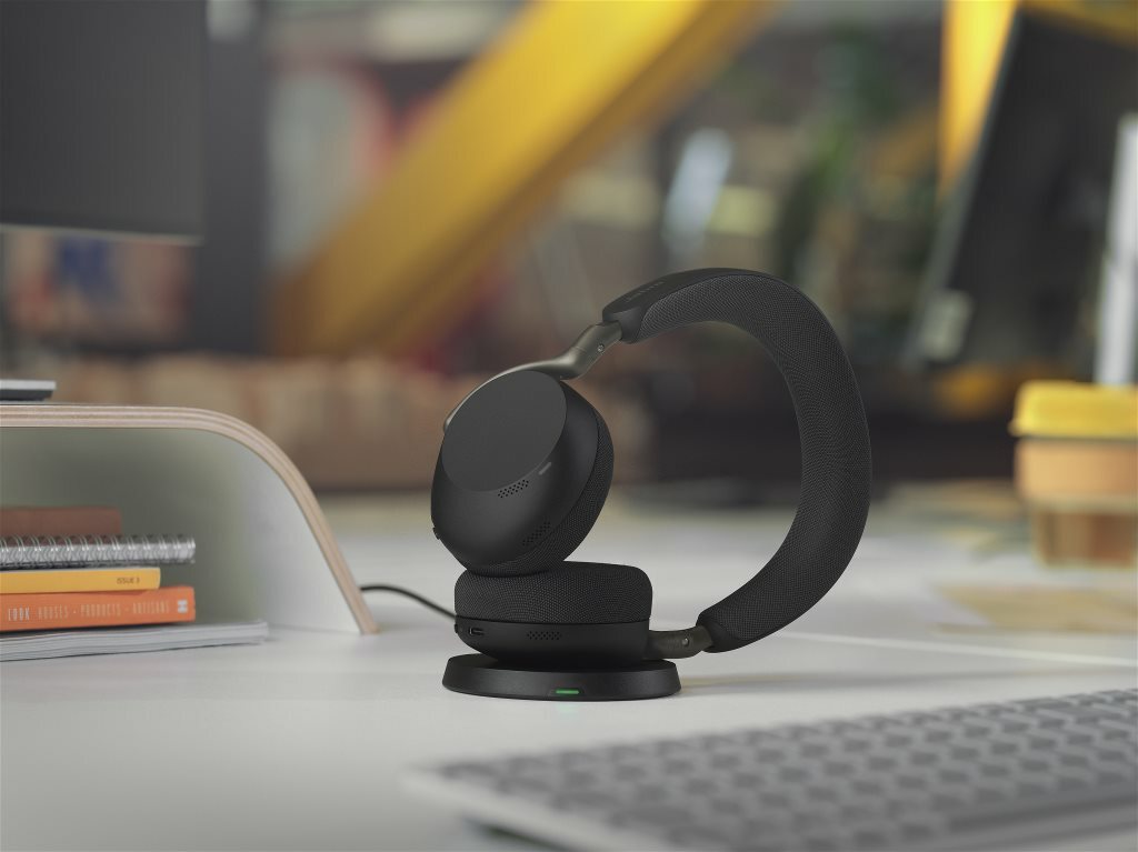 fit_s_1024_0_iXhZs3QT4yKXvbSing2g_Jabra_Evolve3_75_UC_Office_Charging_Medium